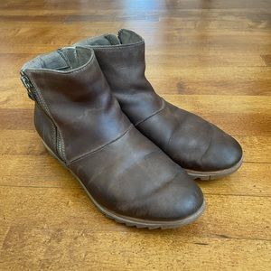 Sorel Leather Chelsea Boot with Zipper winter bootie